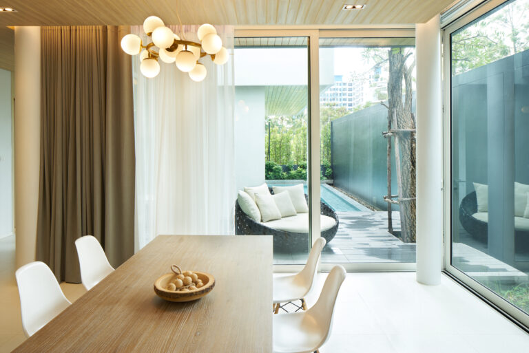 3-bedroom-pattaya-family-pool-villa-residence-friend