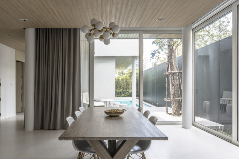 villa-3-bedroom-family-pattaya-pool-residence-friend